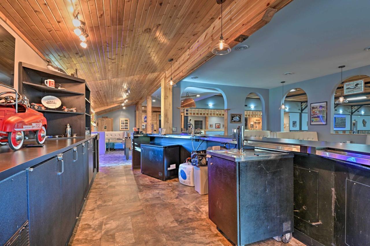 Massive Hatfield Loon Lodge With Roller Rink Bagian luar foto