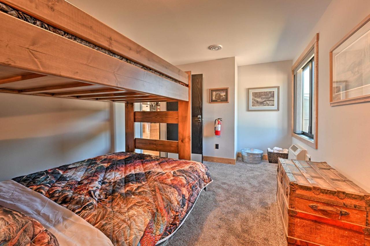Massive Hatfield Loon Lodge With Roller Rink Bagian luar foto