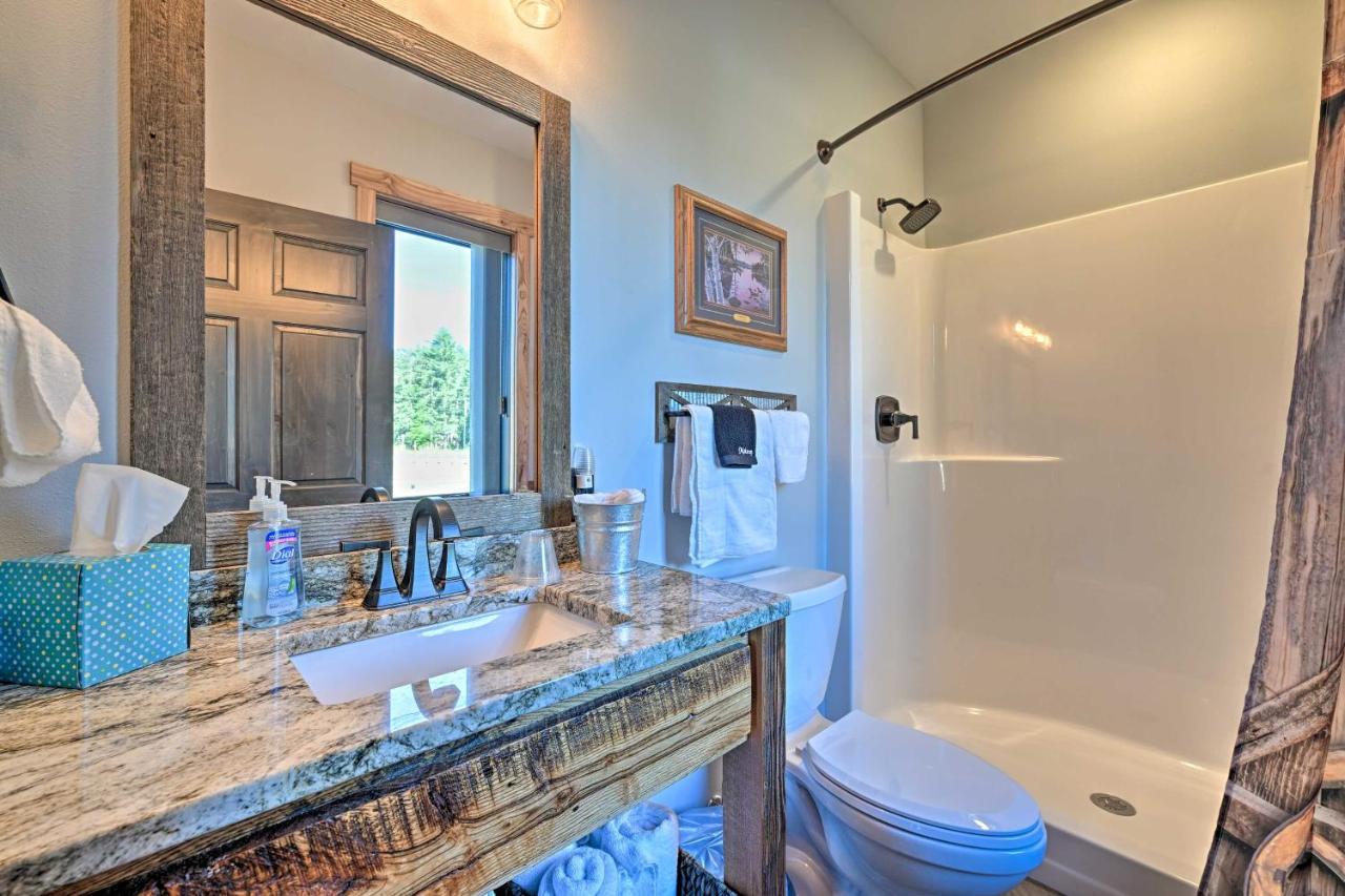 Massive Hatfield Loon Lodge With Roller Rink Bagian luar foto
