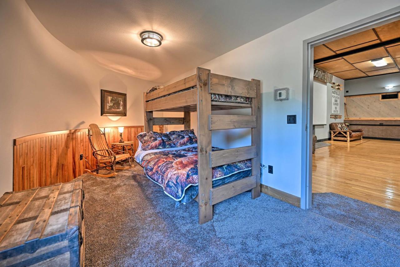 Massive Hatfield Loon Lodge With Roller Rink Bagian luar foto